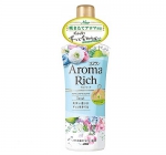 LION Aroma Rich Кондиционер для белья "Sarah" с богатым ароматом цветов, груши и бергамота, 520 мл - Магазин японской и корейской косметики, бытовой химии - Мандарин